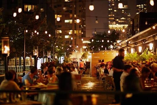 مقاله 15: اقتصاد شبانه شهری (Night Economy) چیست و چگونه شهرها از شب برای برندسازی استفاده می‌کنند؟