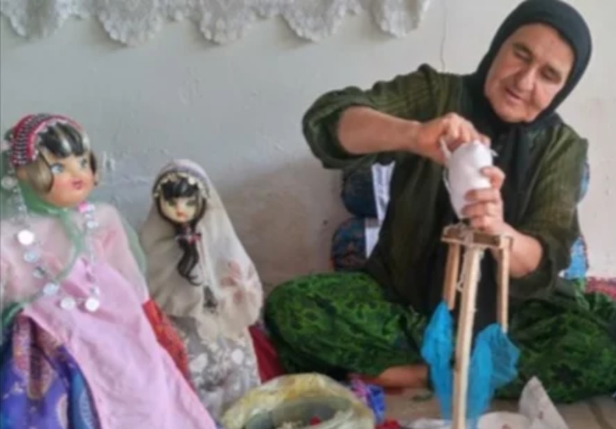برند ۱۰ - عروسک‌های محلی ایران؛ لباس محلی و فرهنگ مردم در قاب پارچه